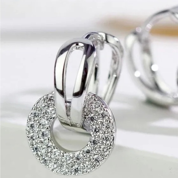 New Sterling Silver Sim. Diamond Earrings - Picture 2 of 3